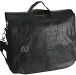 El complemento perfecto para tu próximo viaje: bolso Desigual negro